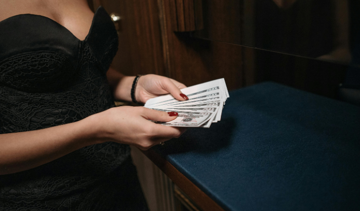Rich Woman Habits: Daily Money Moves That Actually Change Your Net Worth